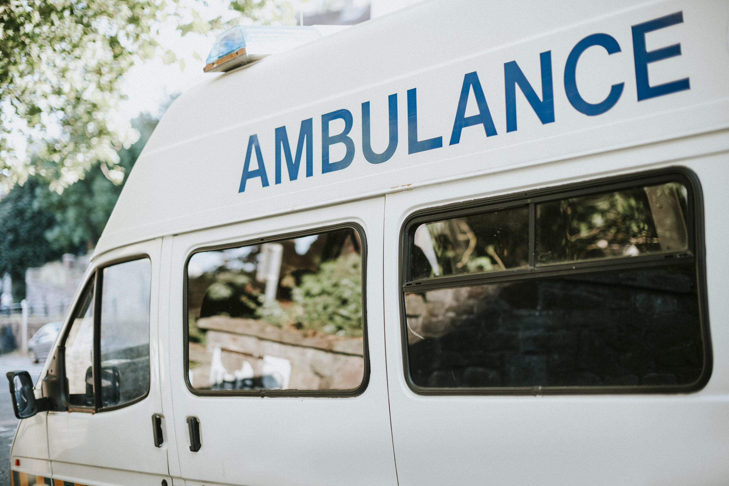 side-british-ambulance Ambulance
